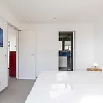 דירה Stunning With Sea Front Terrace *