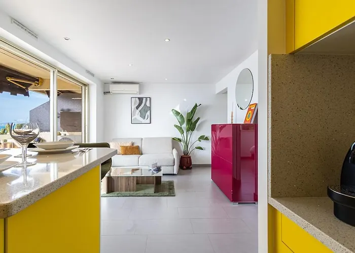 Stunning With Sea Front Terrace Lejlighed *