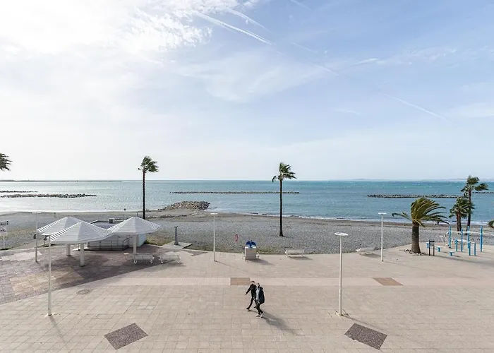 Stunning With Sea Front Terrace Lejlighed *
