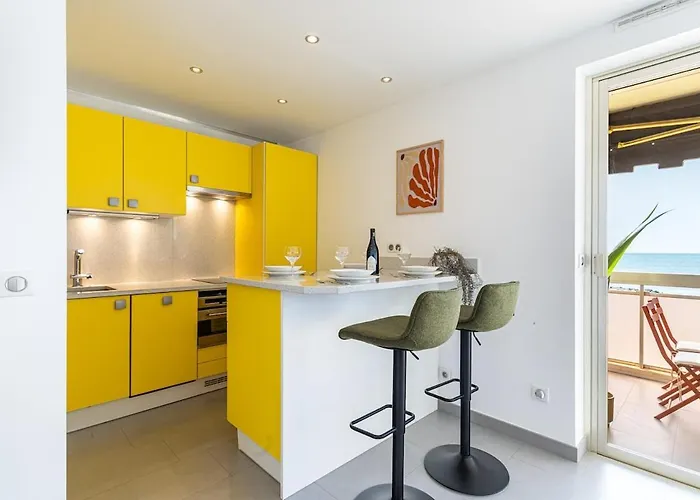 Stunning With Sea Front Terrace Lejlighed