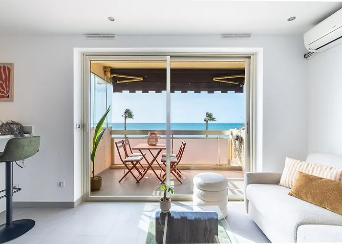 Stunning With Sea Front Terrace Lejlighed *