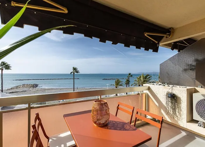 Stunning With Sea Front Terrace Lejlighed